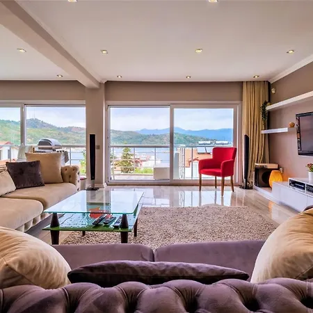 Сasa de vacaciones Maximus - Solo 4 Bedroom Sea View Private Fethiye