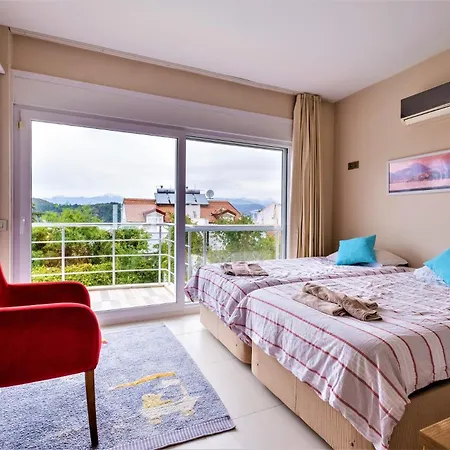 Сasa de vacaciones Maximus - Solo 4 Bedroom Sea View Private