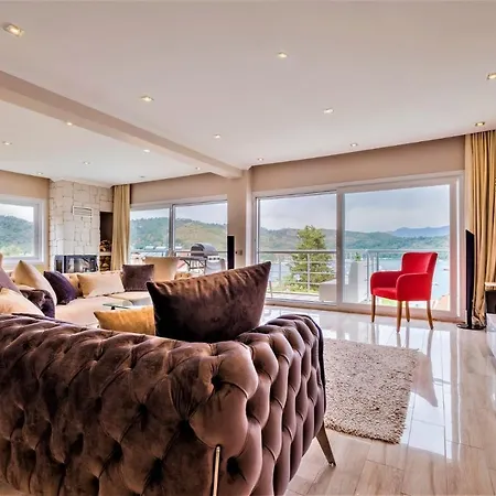 Maximus - Solo 4 Bedroom Sea View Private Сasa de vacaciones *