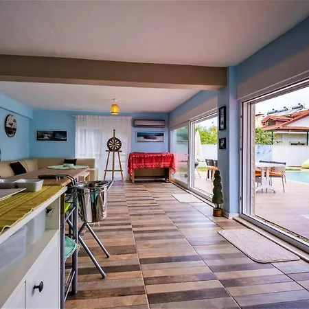 Maximus - Solo 4 Bedroom Sea View Private Semesterbostad *